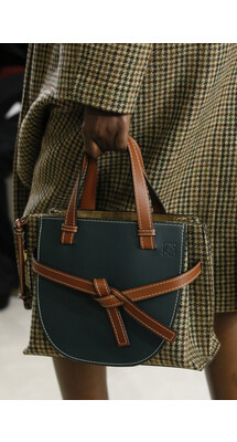 Details Loewe Fall 2018 Ready-to-Wear , Детали коллекции Лоэве осень зима 2018 , Fashion show , неделя моды в Париже , PFW , Paris Fashion Week , Mainstyles